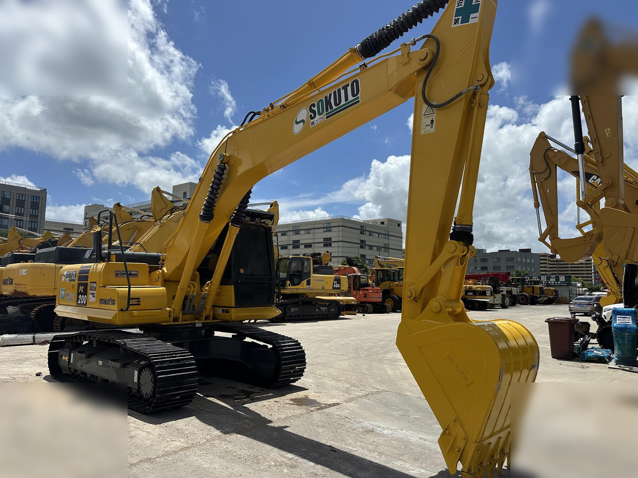 KOMATSU PC200-8 - Ekskavator perayap: gambar 3 KOMATSU PC200-8 - Ekskavator perayap: gambar 3