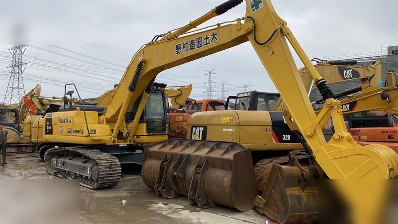 KOMATSU PC210 LC-8 - Ekskavator perayap: gambar 3 KOMATSU PC210 LC-8 - Ekskavator perayap: gambar 3
