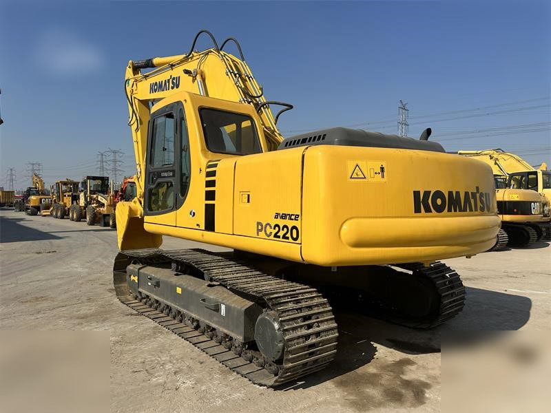 KOMATSU PC220-6 - Ekskavator perayap: gambar 2 KOMATSU PC220-6 - Ekskavator perayap: gambar 2