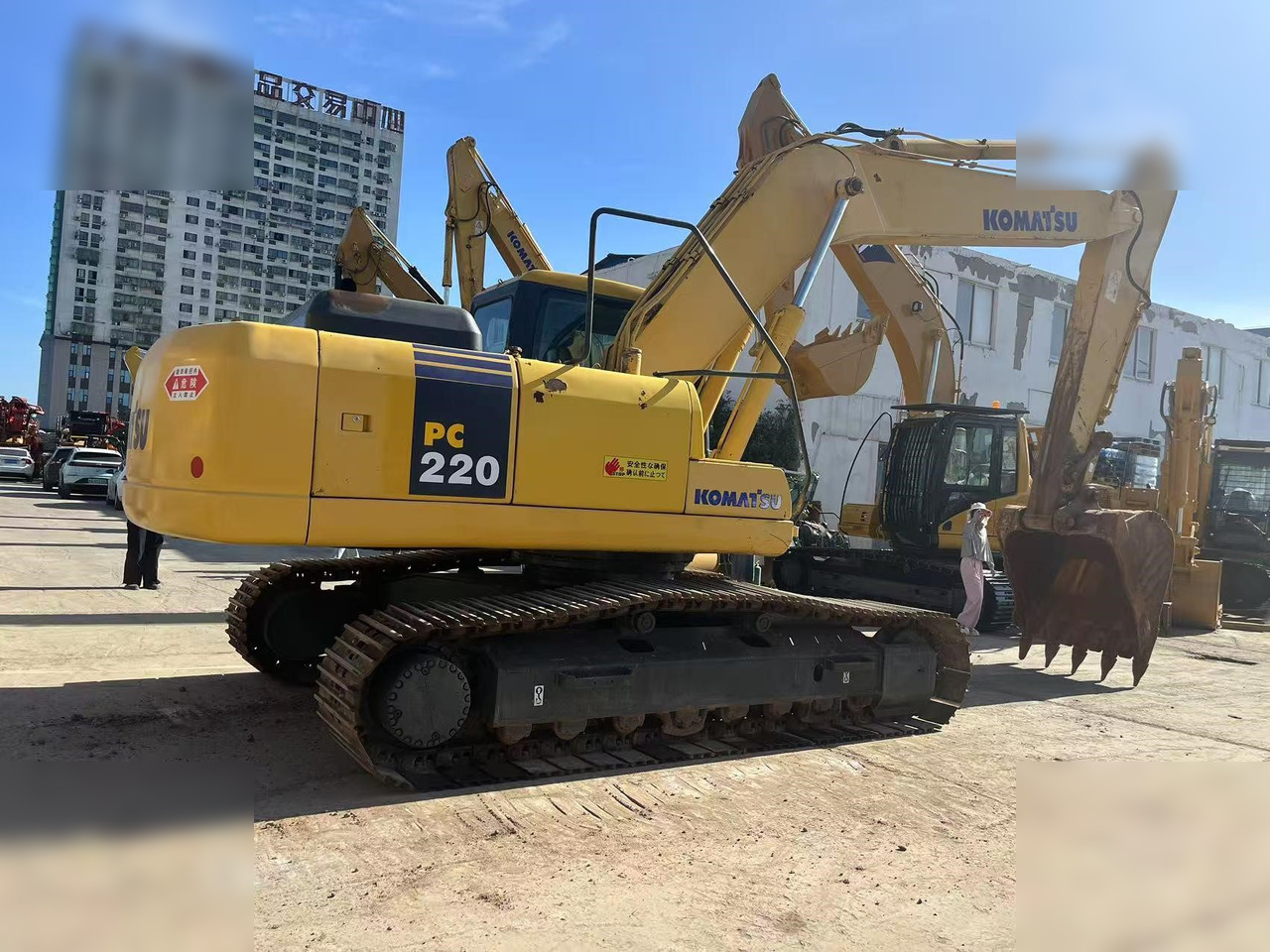 KOMATSU PC220-7 - Ekskavator perayap: gambar 2 KOMATSU PC220-7 - Ekskavator perayap: gambar 2