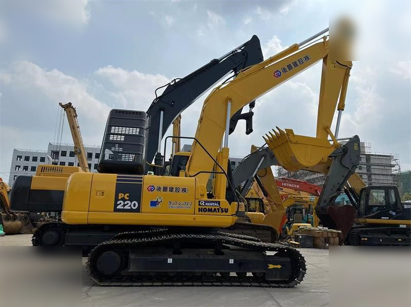 KOMATSU PC220-7 - Ekskavator perayap: gambar 1 KOMATSU PC220-7 - Ekskavator perayap: gambar 1