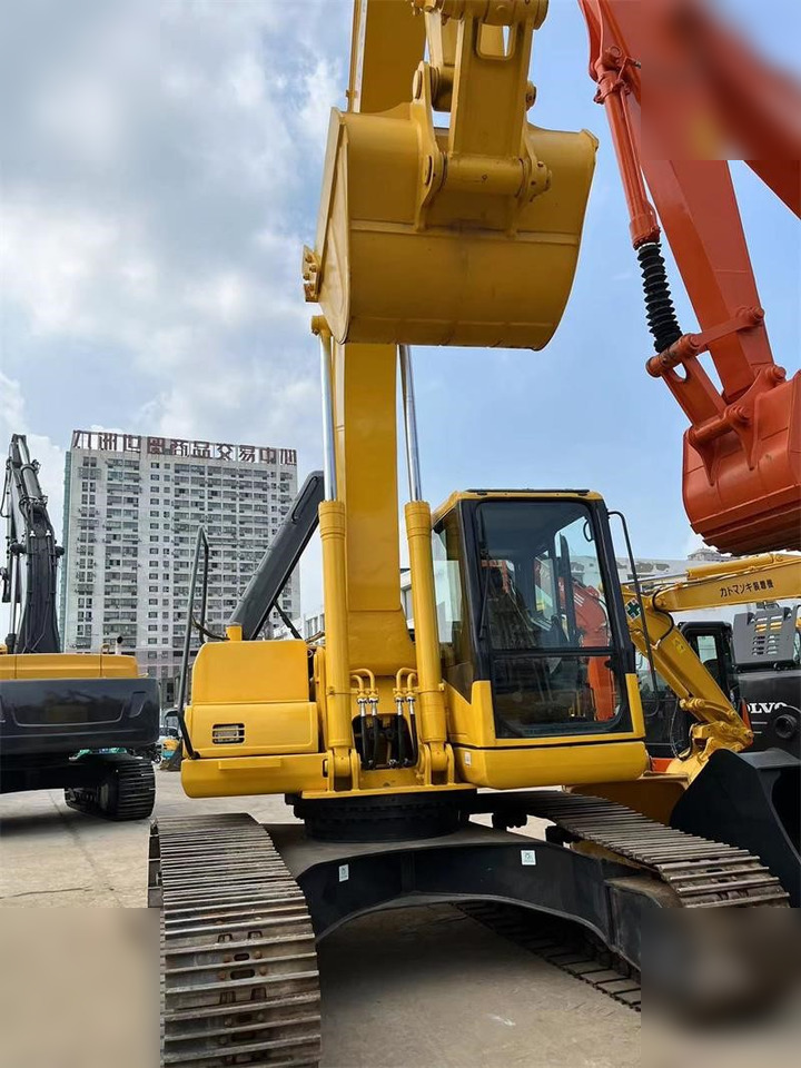 KOMATSU PC220-7 - Ekskavator perayap: gambar 4 KOMATSU PC220-7 - Ekskavator perayap: gambar 4