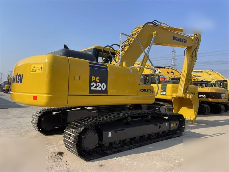 KOMATSU PC220-7 - Ekskavator perayap: gambar 2 KOMATSU PC220-7 - Ekskavator perayap: gambar 2