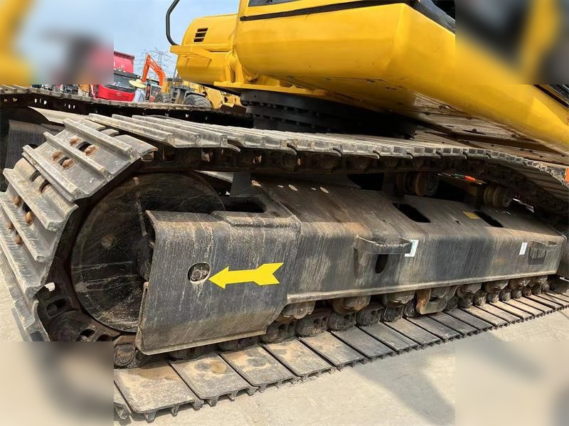 KOMATSU PC220-7 - Ekskavator perayap: gambar 2 KOMATSU PC220-7 - Ekskavator perayap: gambar 2