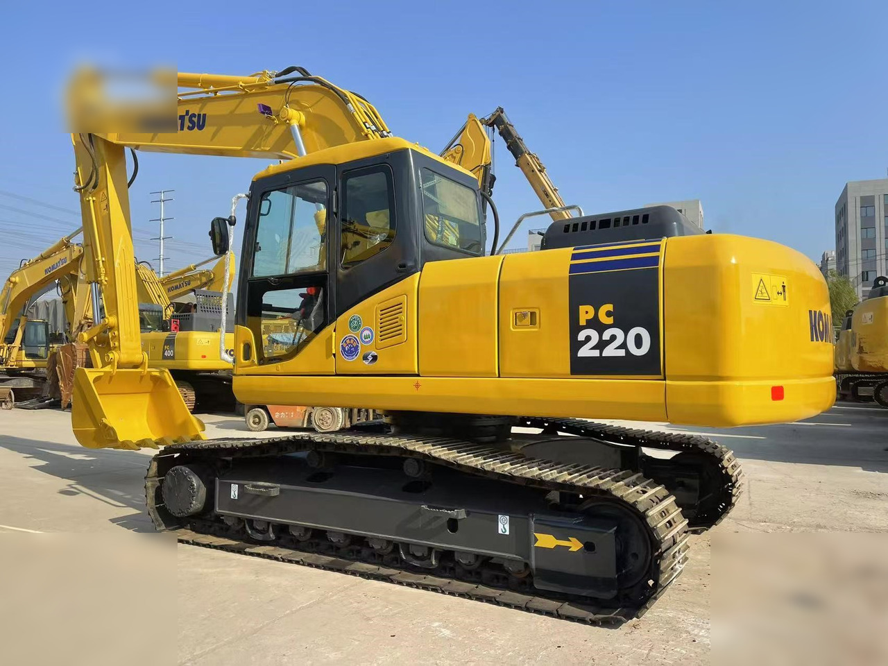 KOMATSU PC220-7 - Ekskavator perayap: gambar 4 KOMATSU PC220-7 - Ekskavator perayap: gambar 4