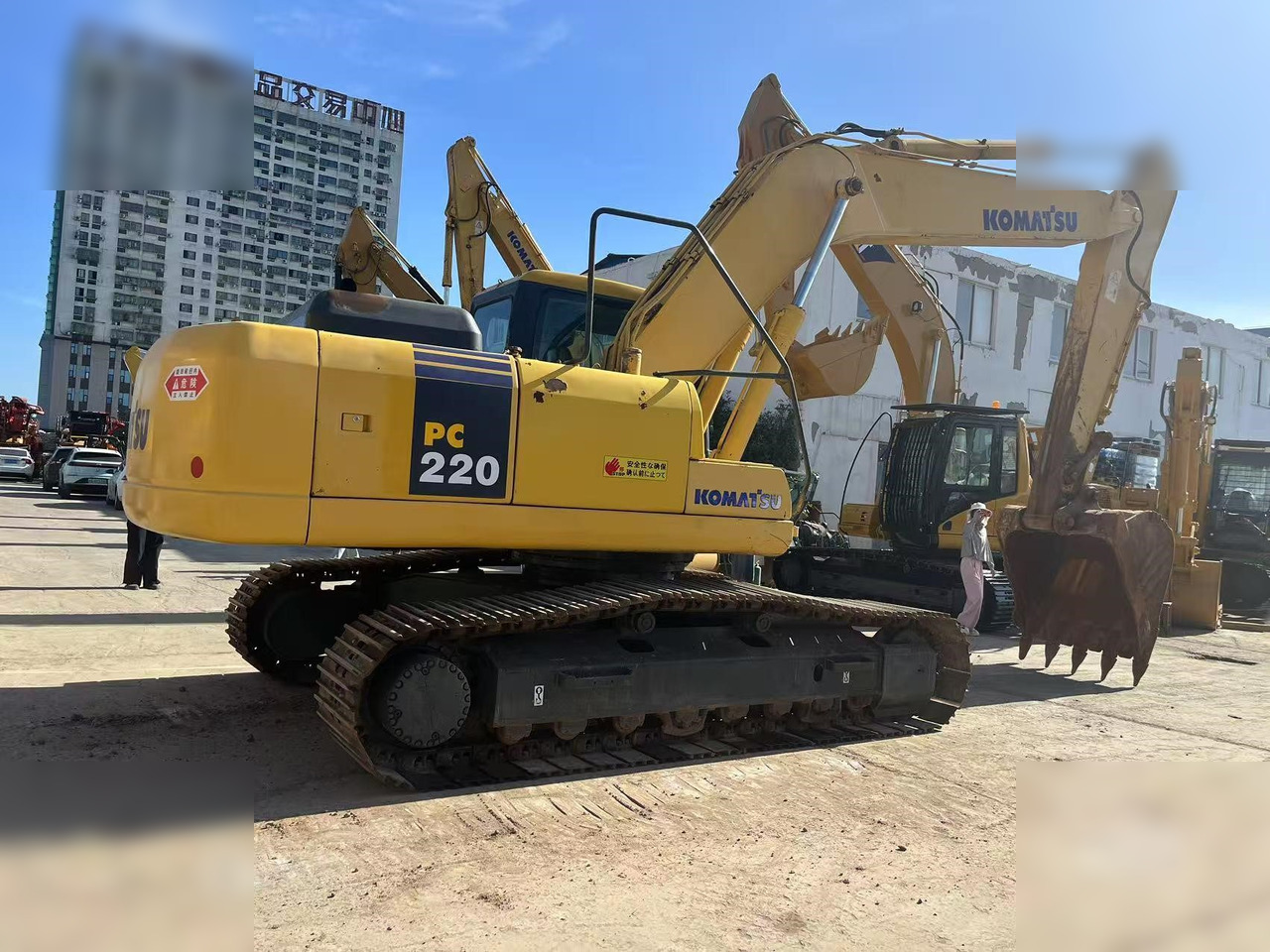 KOMATSU PC220-7 - Ekskavator perayap: gambar 2 KOMATSU PC220-7 - Ekskavator perayap: gambar 2