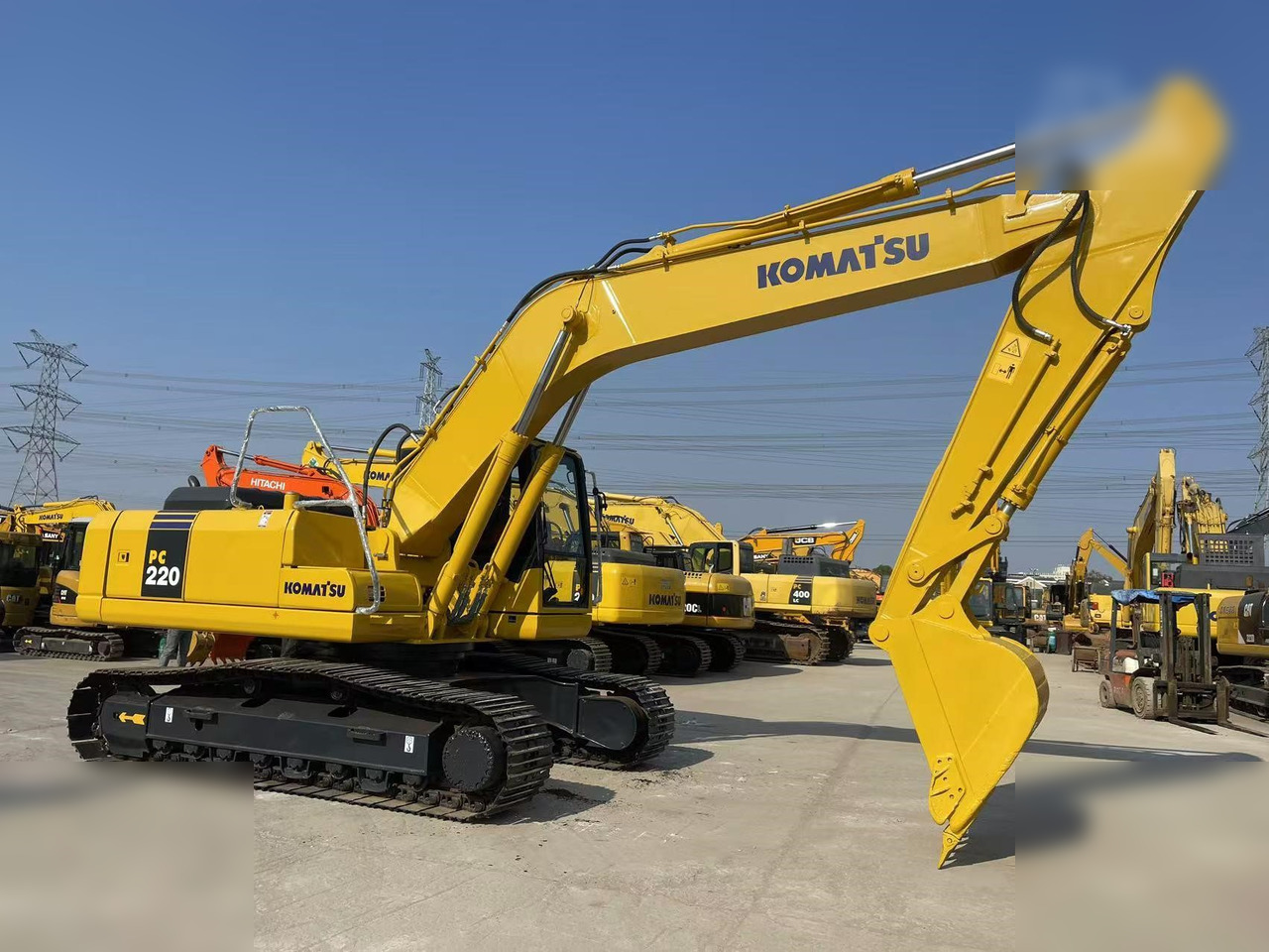 KOMATSU PC220-7 - Ekskavator perayap: gambar 1 KOMATSU PC220-7 - Ekskavator perayap: gambar 1