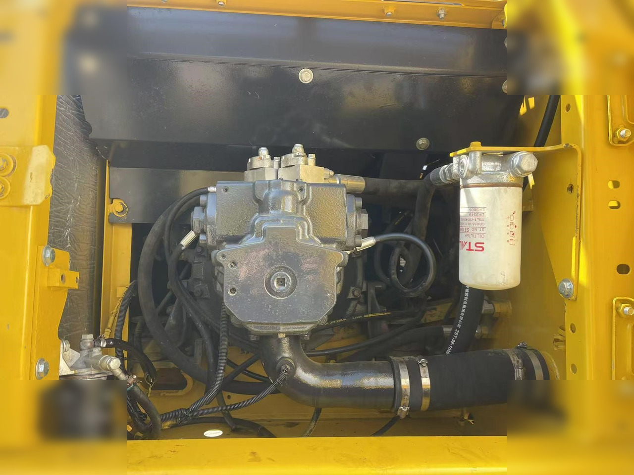 Ekskavator perayap KOMATSU PC220-7: gambar 11