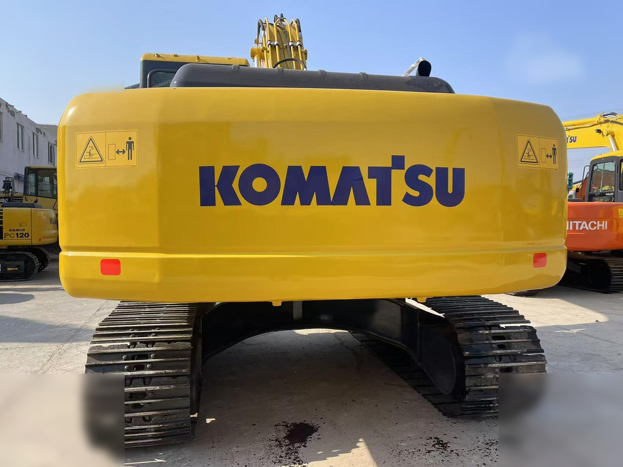 KOMATSU PC220-7 - Ekskavator perayap: gambar 3 KOMATSU PC220-7 - Ekskavator perayap: gambar 3