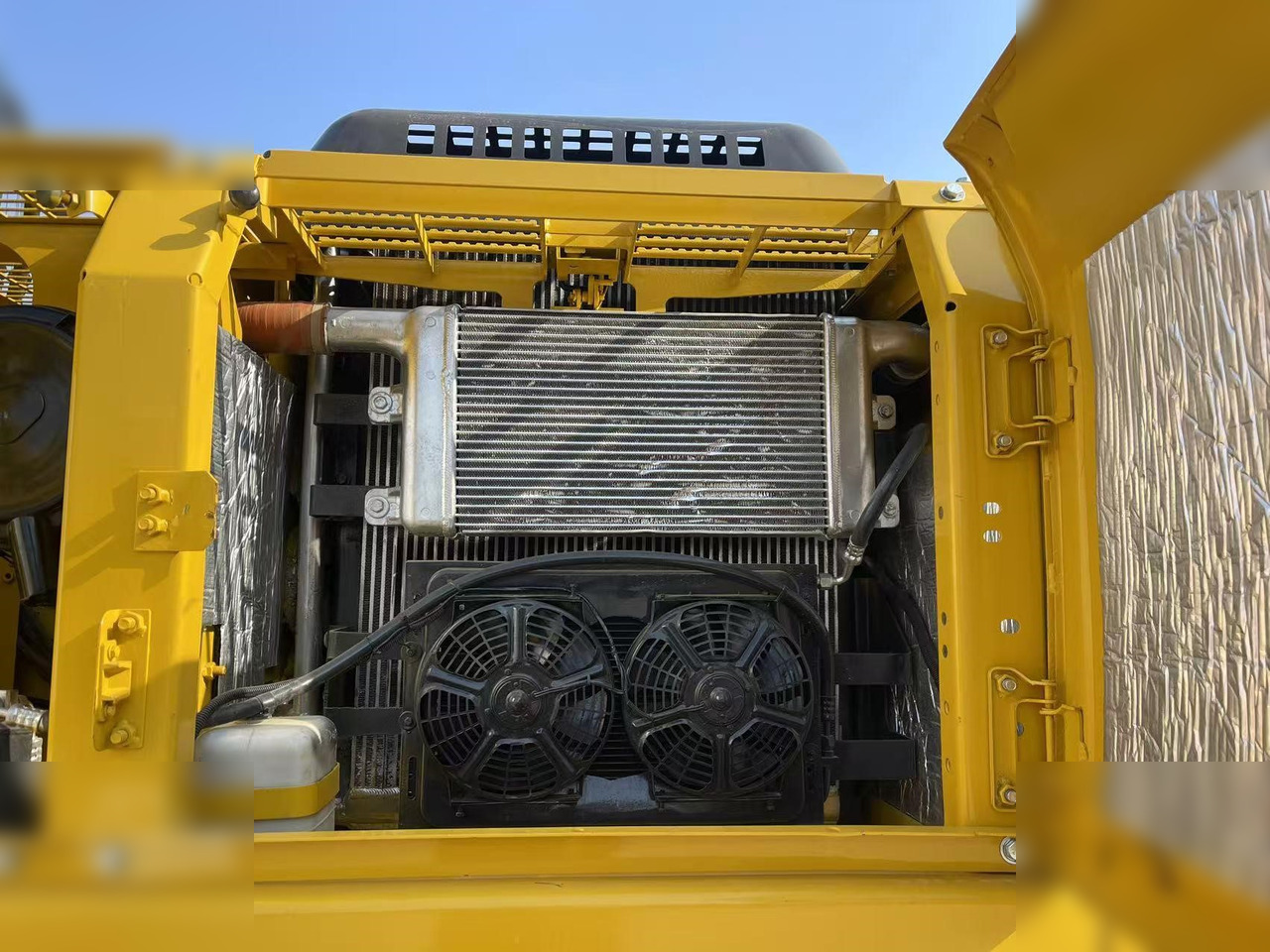 Ekskavator perayap KOMATSU PC220-7: gambar 10