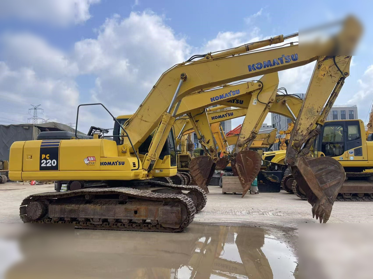 KOMATSU PC220-7 - Ekskavator perayap: gambar 1 KOMATSU PC220-7 - Ekskavator perayap: gambar 1