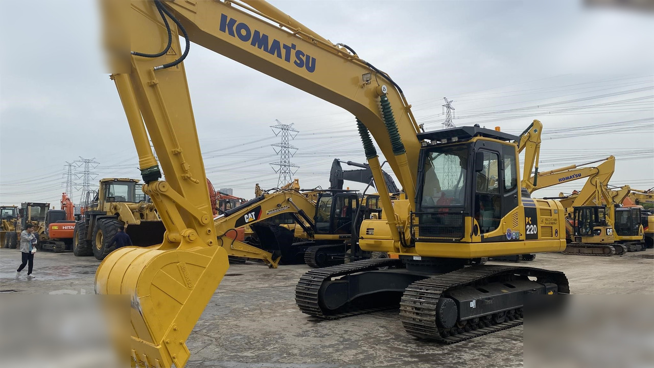 KOMATSU PC220-8 - Ekskavator perayap: gambar 3 KOMATSU PC220-8 - Ekskavator perayap: gambar 3