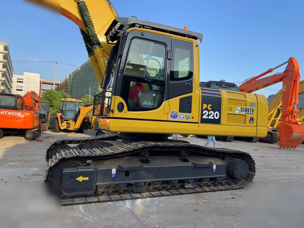 KOMATSU PC220-8 - Ekskavator perayap: gambar 5 KOMATSU PC220-8 - Ekskavator perayap: gambar 5