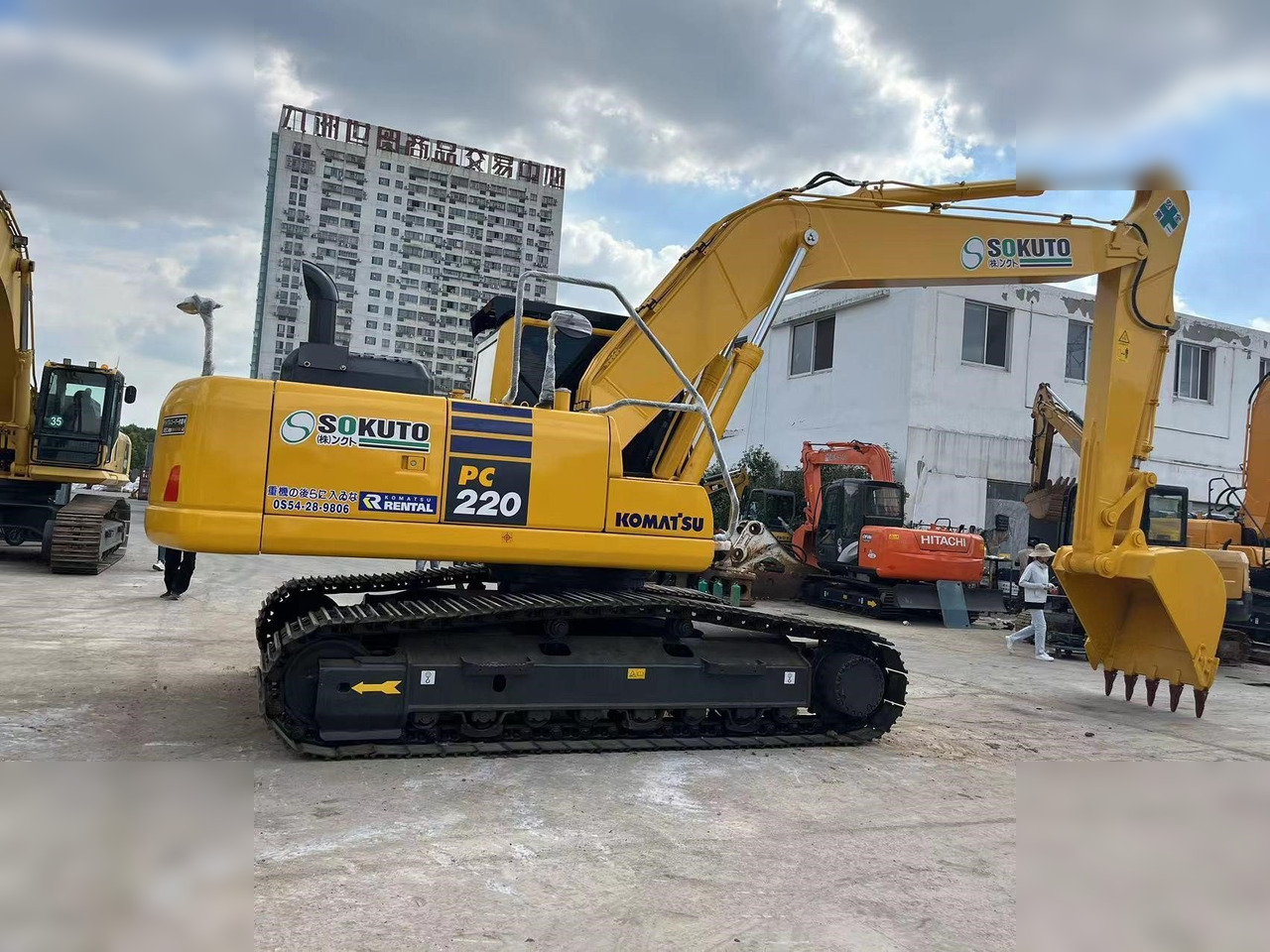 KOMATSU PC220-8 - Ekskavator perayap: gambar 1 KOMATSU PC220-8 - Ekskavator perayap: gambar 1