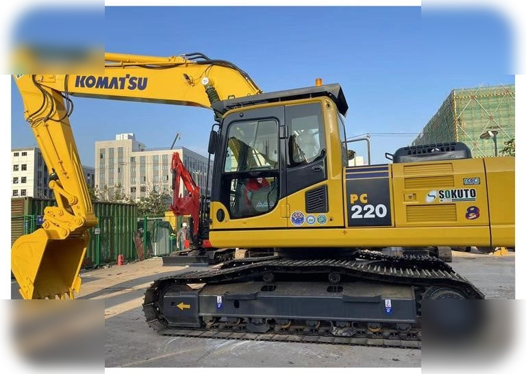 KOMATSU PC220-8 - Ekskavator perayap: gambar 1 KOMATSU PC220-8 - Ekskavator perayap: gambar 1