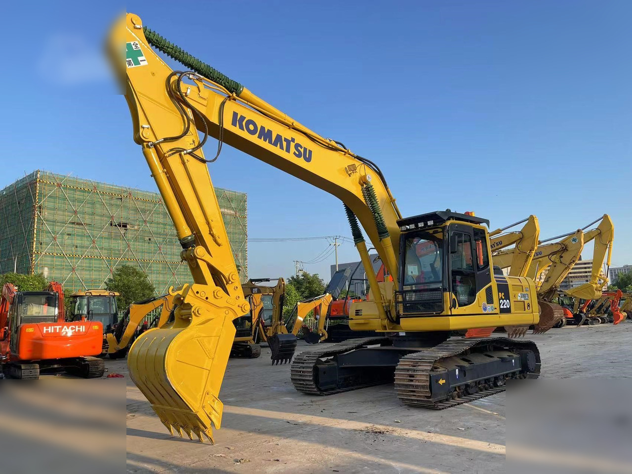 KOMATSU PC220-8 - Ekskavator perayap: gambar 1 KOMATSU PC220-8 - Ekskavator perayap: gambar 1
