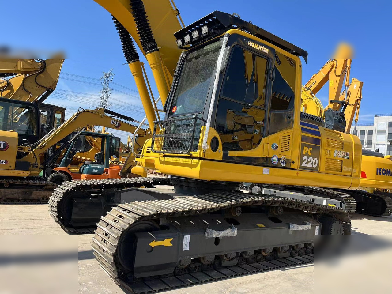 KOMATSU PC220-8 - Ekskavator perayap: gambar 5 KOMATSU PC220-8 - Ekskavator perayap: gambar 5