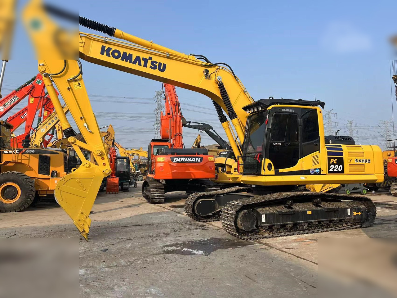 KOMATSU PC220-8M0 - Ekskavator perayap: gambar 1 KOMATSU PC220-8M0 - Ekskavator perayap: gambar 1
