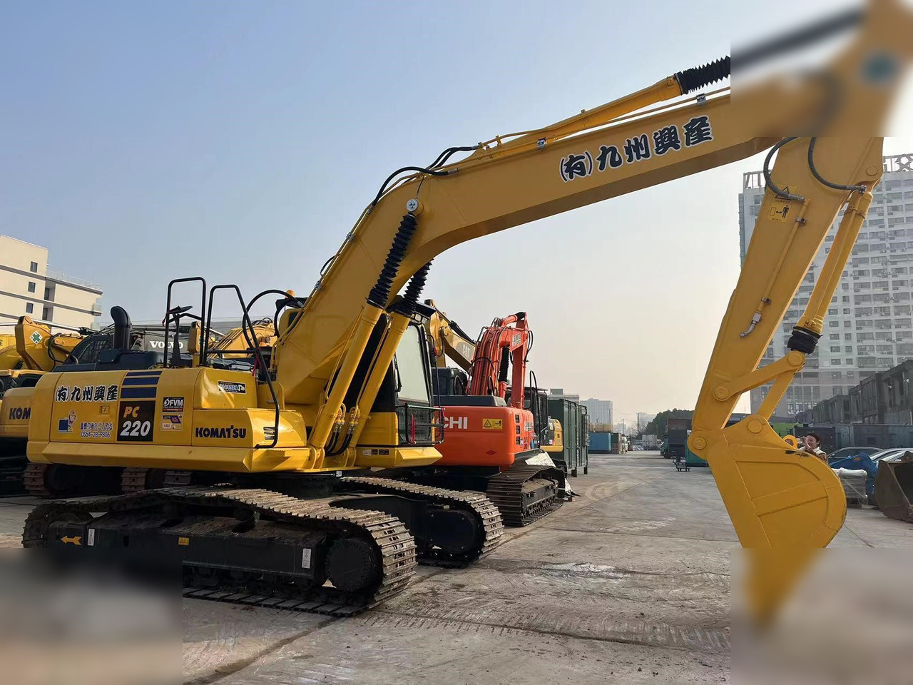 KOMATSU PC220-8M0 - Ekskavator perayap: gambar 5 KOMATSU PC220-8M0 - Ekskavator perayap: gambar 5