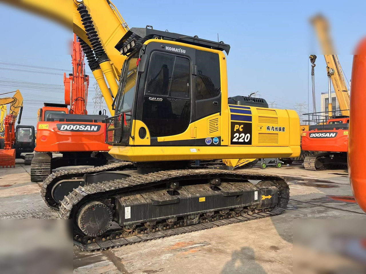 KOMATSU PC220-8M0 - Ekskavator perayap: gambar 3 KOMATSU PC220-8M0 - Ekskavator perayap: gambar 3