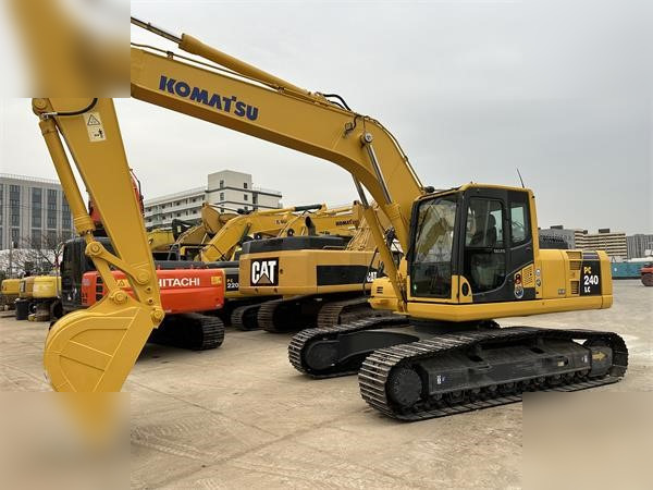 KOMATSU PC240 LC-8 - Ekskavator perayap: gambar 2 KOMATSU PC240 LC-8 - Ekskavator perayap: gambar 2