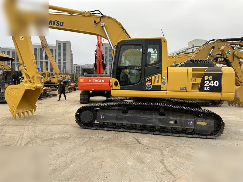 KOMATSU PC240 LC-8 - Ekskavator perayap: gambar 1 KOMATSU PC240 LC-8 - Ekskavator perayap: gambar 1