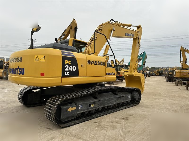 KOMATSU PC240 LC-8 - Ekskavator perayap: gambar 3 KOMATSU PC240 LC-8 - Ekskavator perayap: gambar 3