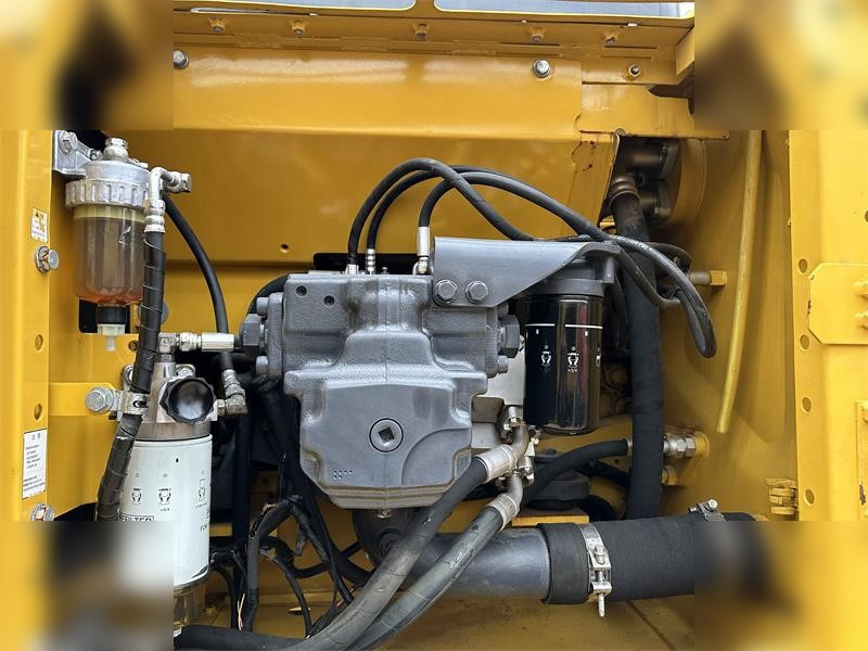 KOMATSU PC240 LC-8 - Ekskavator perayap: gambar 5 KOMATSU PC240 LC-8 - Ekskavator perayap: gambar 5