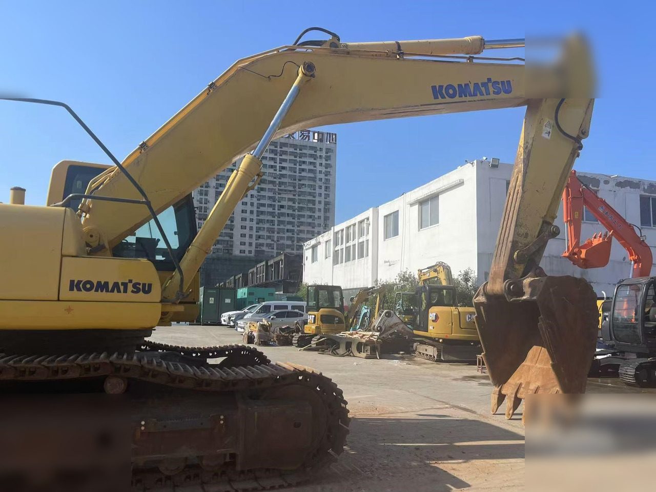 KOMATSU PC400-8 - Ekskavator perayap: gambar 4 KOMATSU PC400-8 - Ekskavator perayap: gambar 4