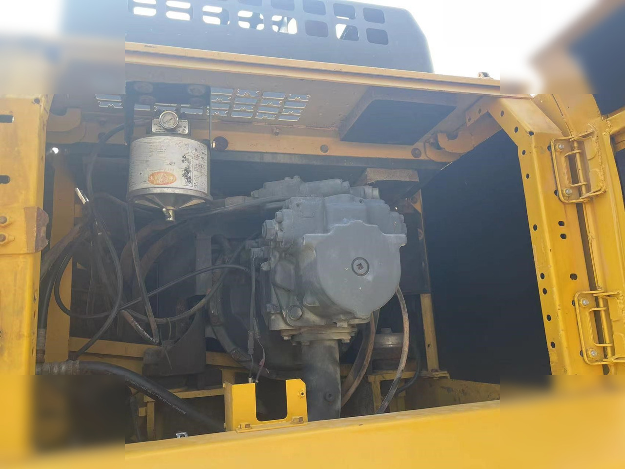 KOMATSU PC400-8R - Ekskavator perayap: gambar 5 KOMATSU PC400-8R - Ekskavator perayap: gambar 5