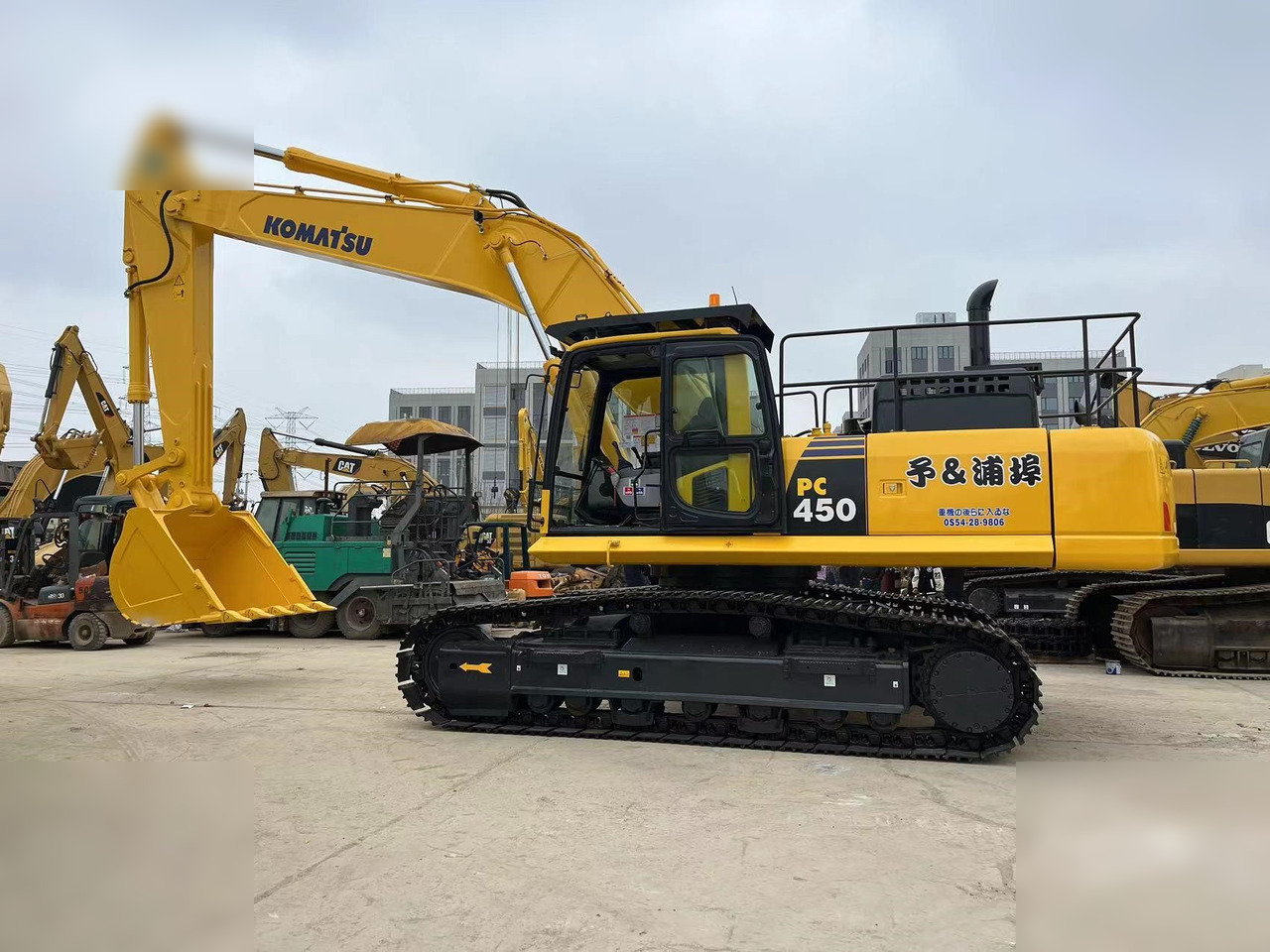 KOMATSU PC450-8 - Ekskavator perayap: gambar 2 KOMATSU PC450-8 - Ekskavator perayap: gambar 2