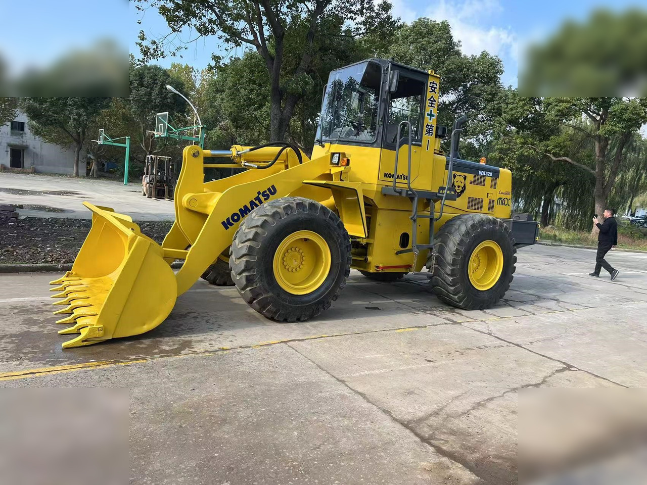 KOMATSU WA320-3 - Wheel loader: gambar 1 KOMATSU WA320-3 - Wheel loader: gambar 1