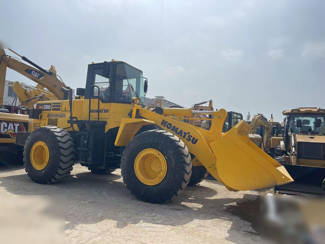 KOMATSU WA380-3 - Wheel loader: gambar 4 KOMATSU WA380-3 - Wheel loader: gambar 4