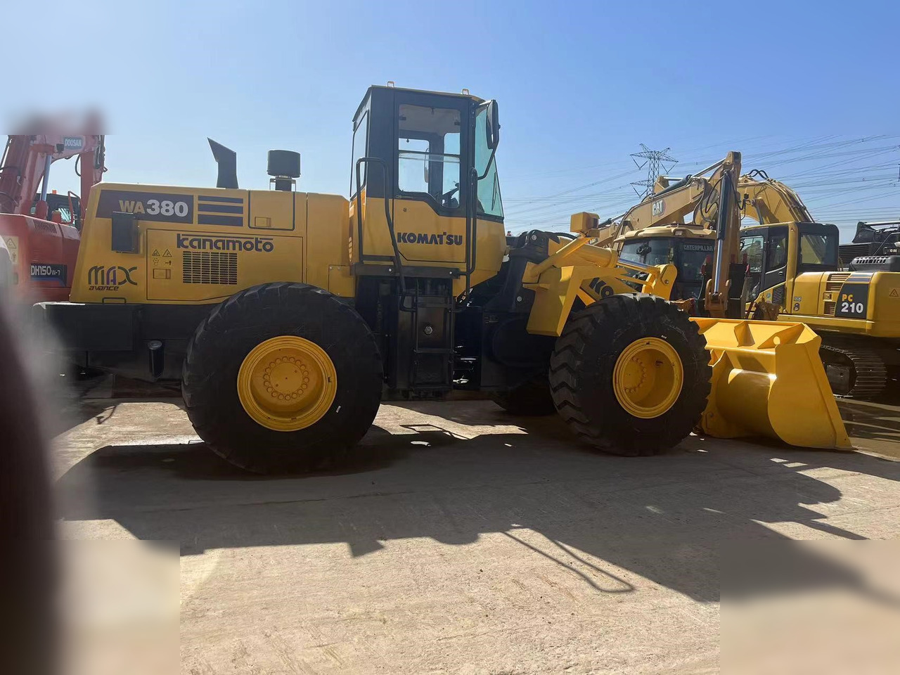 KOMATSU WA380-3 - Wheel loader: gambar 1 KOMATSU WA380-3 - Wheel loader: gambar 1