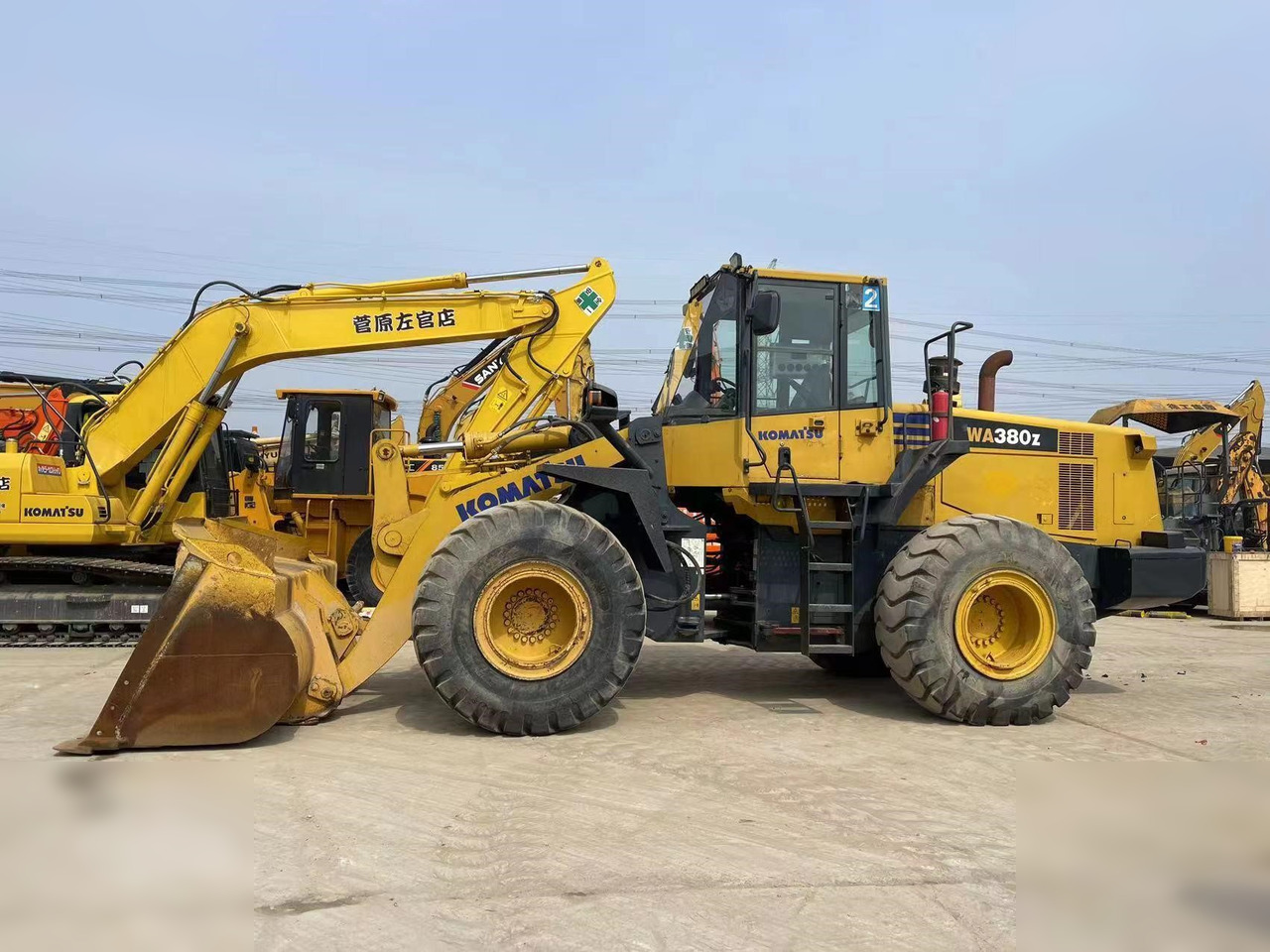 KOMATSU WA380Z-6 - Wheel loader: gambar 1 KOMATSU WA380Z-6 - Wheel loader: gambar 1