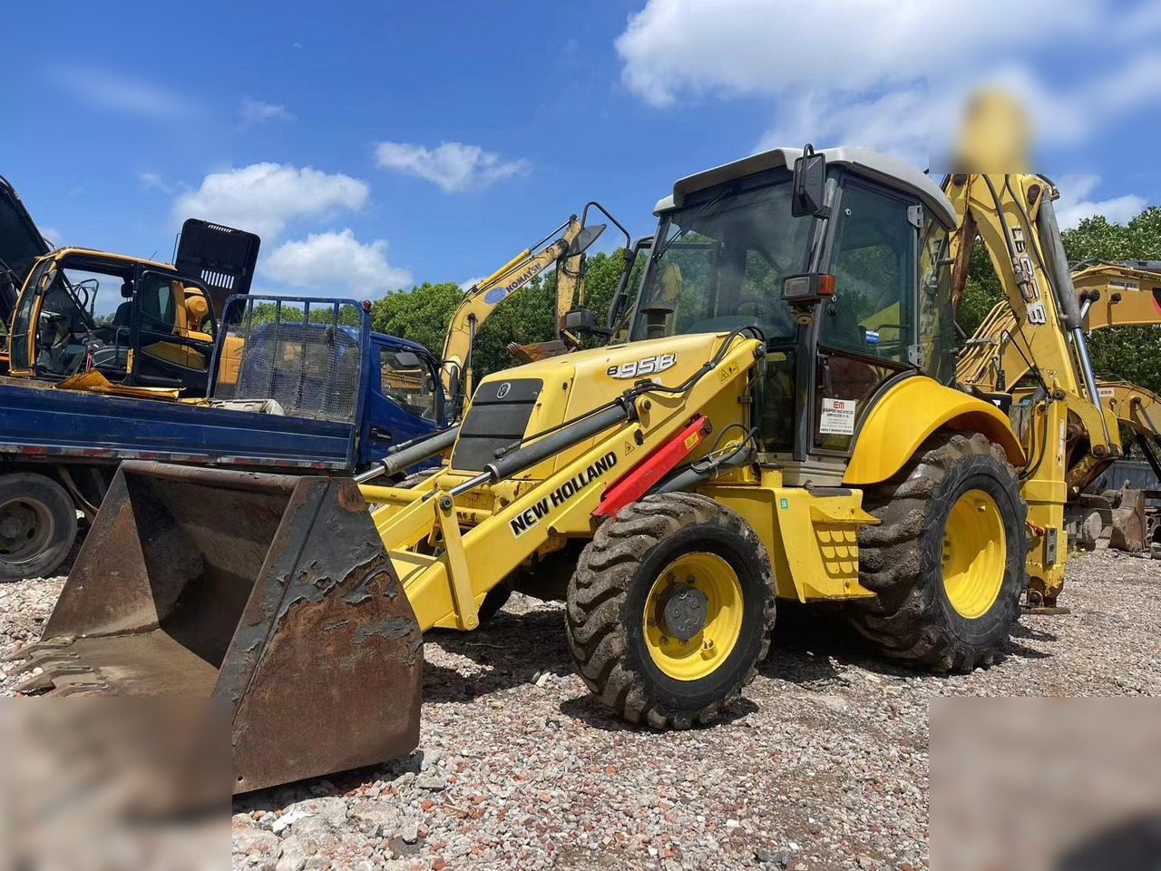 NEW HOLLAND B95B - Backhoe loader: gambar 1 NEW HOLLAND B95B - Backhoe loader: gambar 1