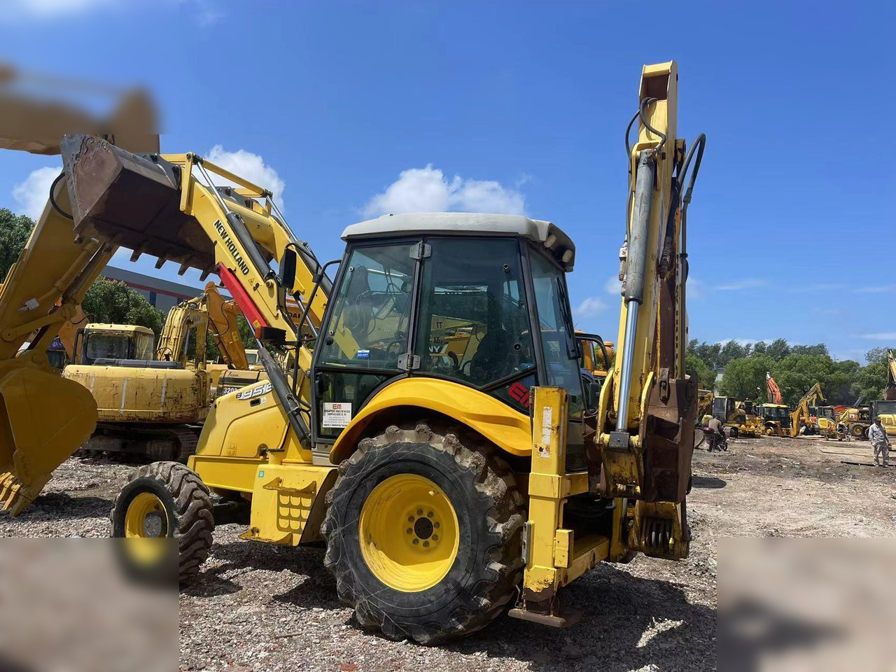 NEW HOLLAND LB95B-4PT - Backhoe loader: gambar 2 NEW HOLLAND LB95B-4PT - Backhoe loader: gambar 2