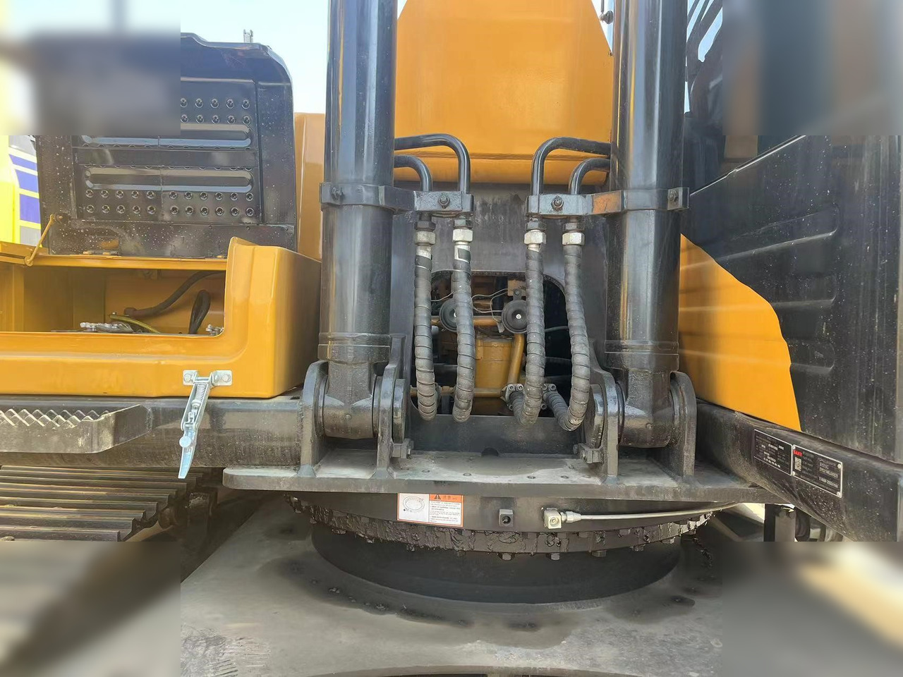 SANY SY215C - Ekskavator perayap: gambar 2 SANY SY215C - Ekskavator perayap: gambar 2
