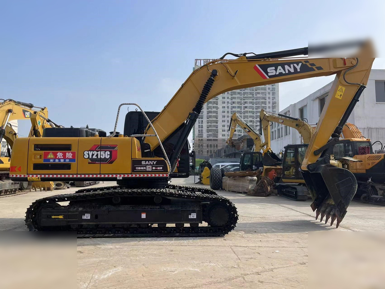SANY SY215C - Ekskavator perayap: gambar 2 SANY SY215C - Ekskavator perayap: gambar 2