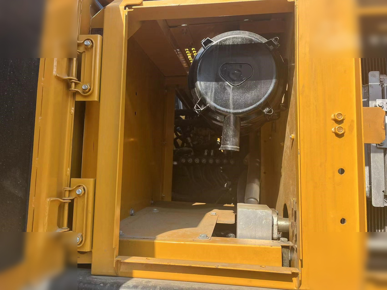 SANY SY215C - Ekskavator perayap: gambar 4 SANY SY215C - Ekskavator perayap: gambar 4