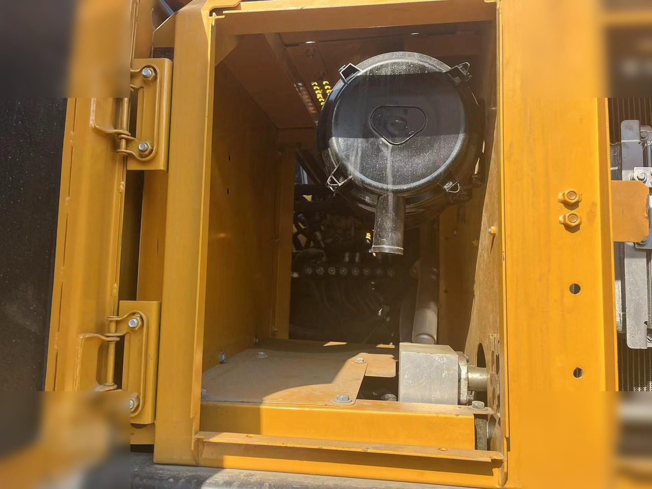 SANY SY215C - Ekskavator perayap: gambar 4 SANY SY215C - Ekskavator perayap: gambar 4