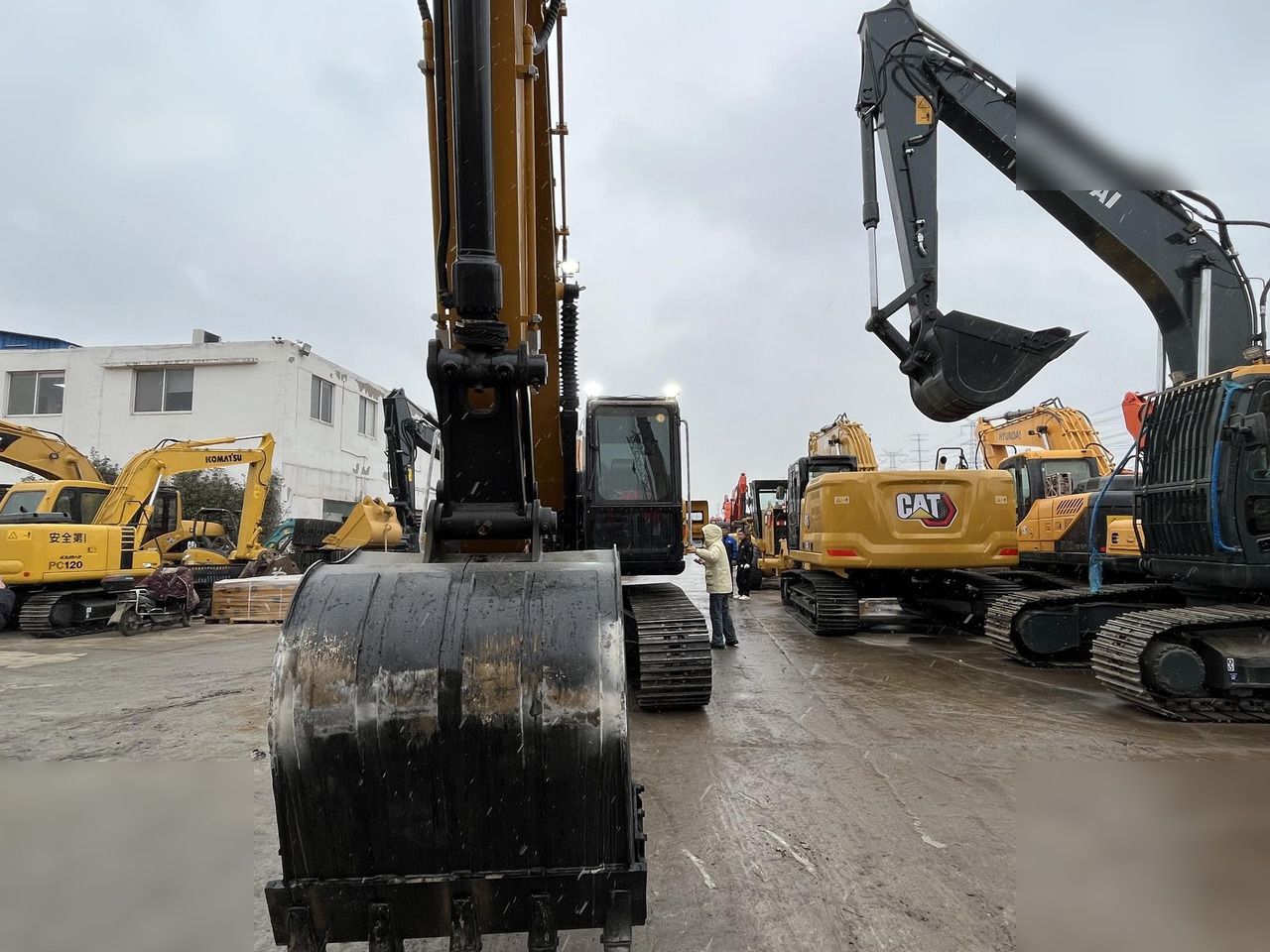 SANY SY215C - Ekskavator perayap: gambar 2 SANY SY215C - Ekskavator perayap: gambar 2