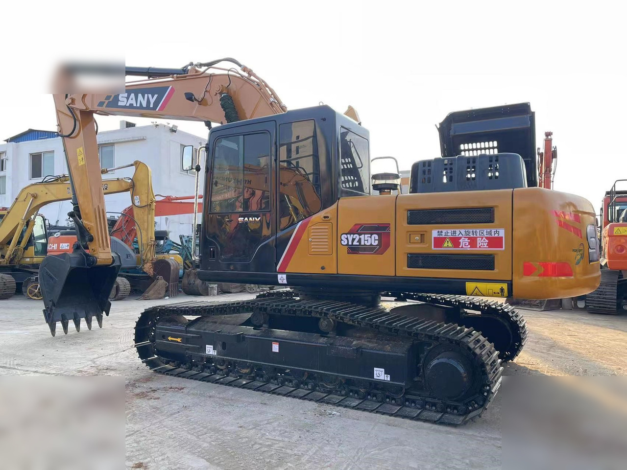 SANY SY215C - Ekskavator perayap: gambar 1 SANY SY215C - Ekskavator perayap: gambar 1
