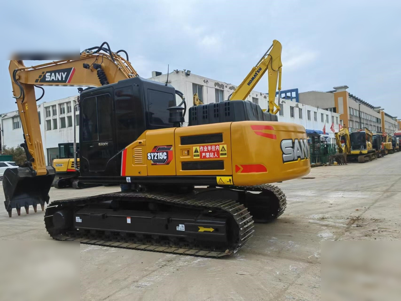 SANY SY215C - Ekskavator perayap: gambar 1 SANY SY215C - Ekskavator perayap: gambar 1