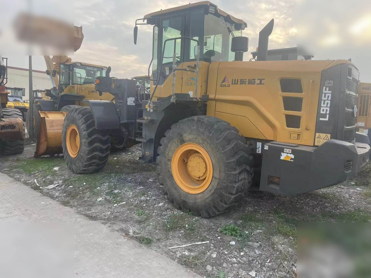SDLG L955F - Wheel loader: gambar 1 SDLG L955F - Wheel loader: gambar 1