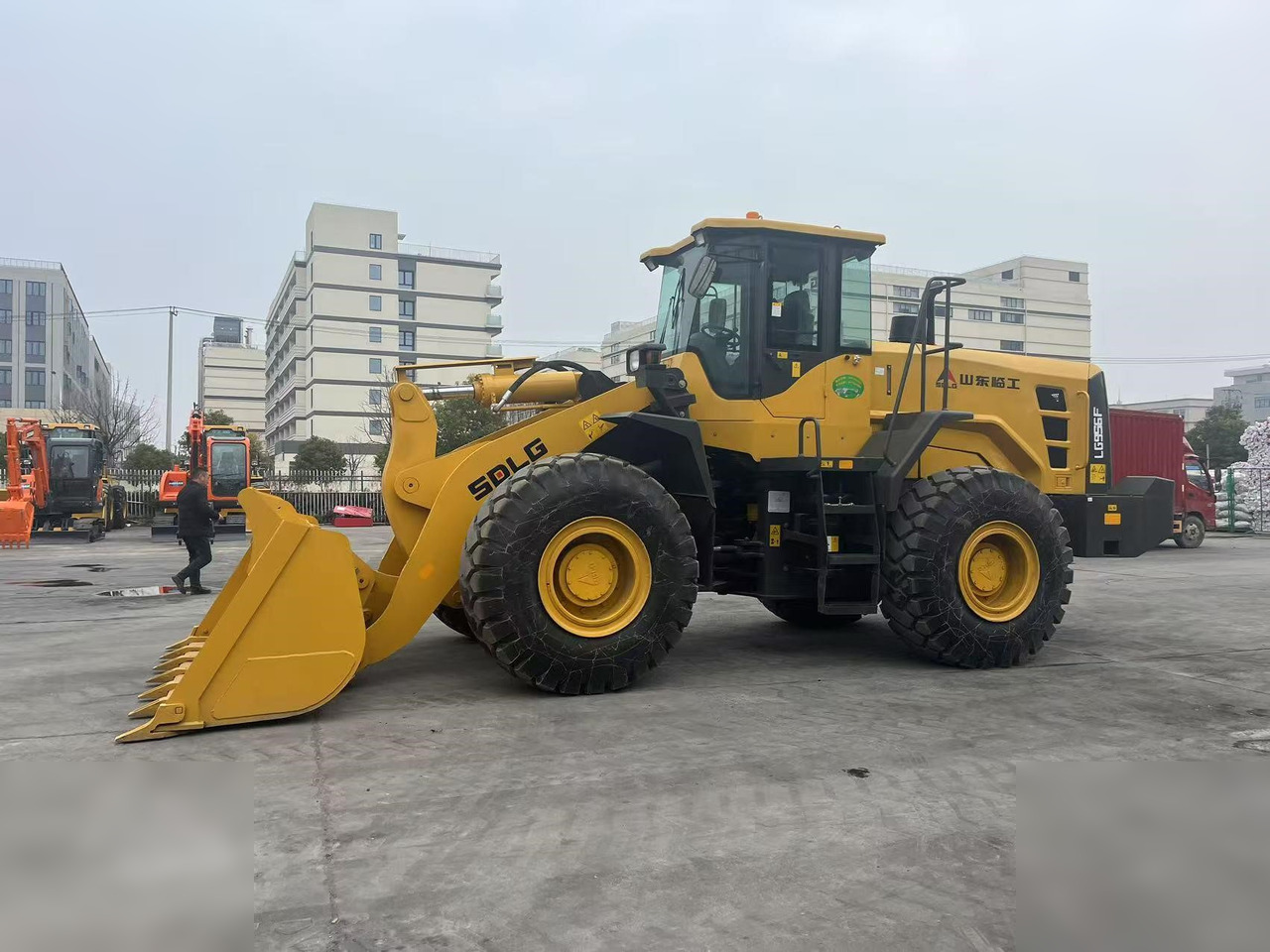 SDLG L956F - Wheel loader: gambar 1 SDLG L956F - Wheel loader: gambar 1