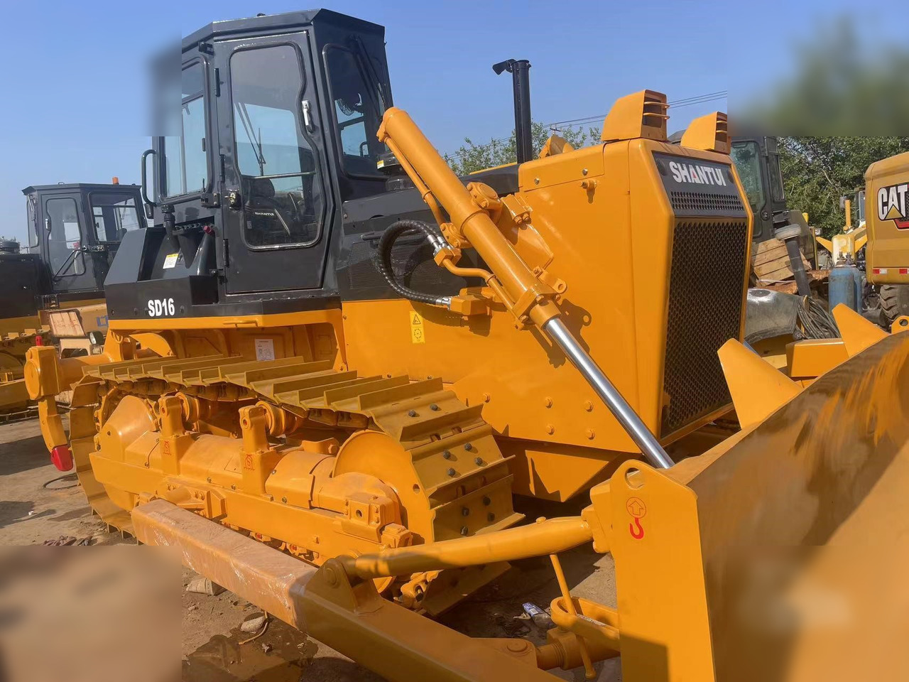 SHANTUI SD16 - Bulldozer: gambar 1 SHANTUI SD16 - Bulldozer: gambar 1
