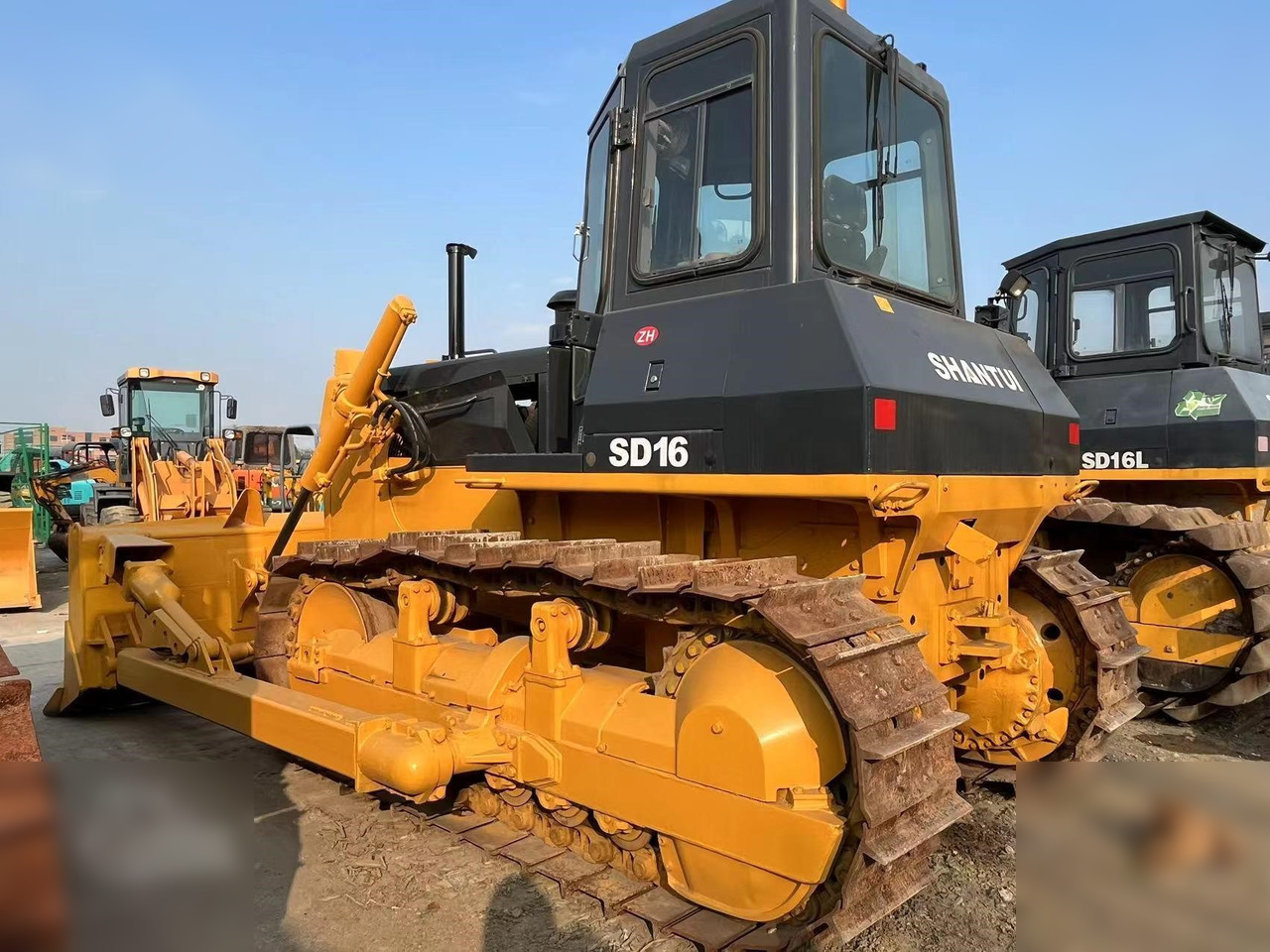 SHANTUI SD16 - Bulldozer: gambar 1 SHANTUI SD16 - Bulldozer: gambar 1