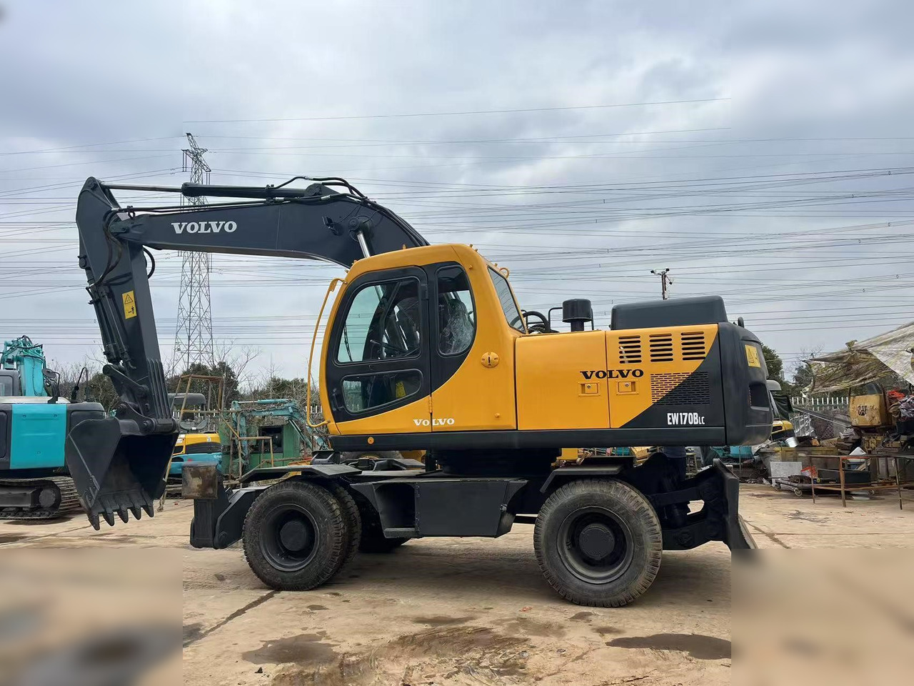 VOLVO EW170 - Ekskavator roda: gambar 1 VOLVO EW170 - Ekskavator roda: gambar 1
