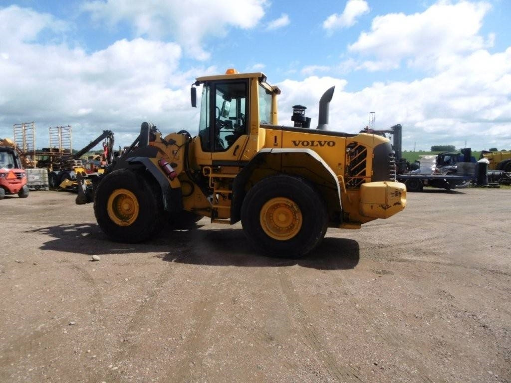 Volvo L 120 F - Wheel loader: gambar 1 Volvo L 120 F - Wheel loader: gambar 1